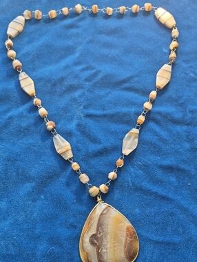 Agate Pendant Necklace